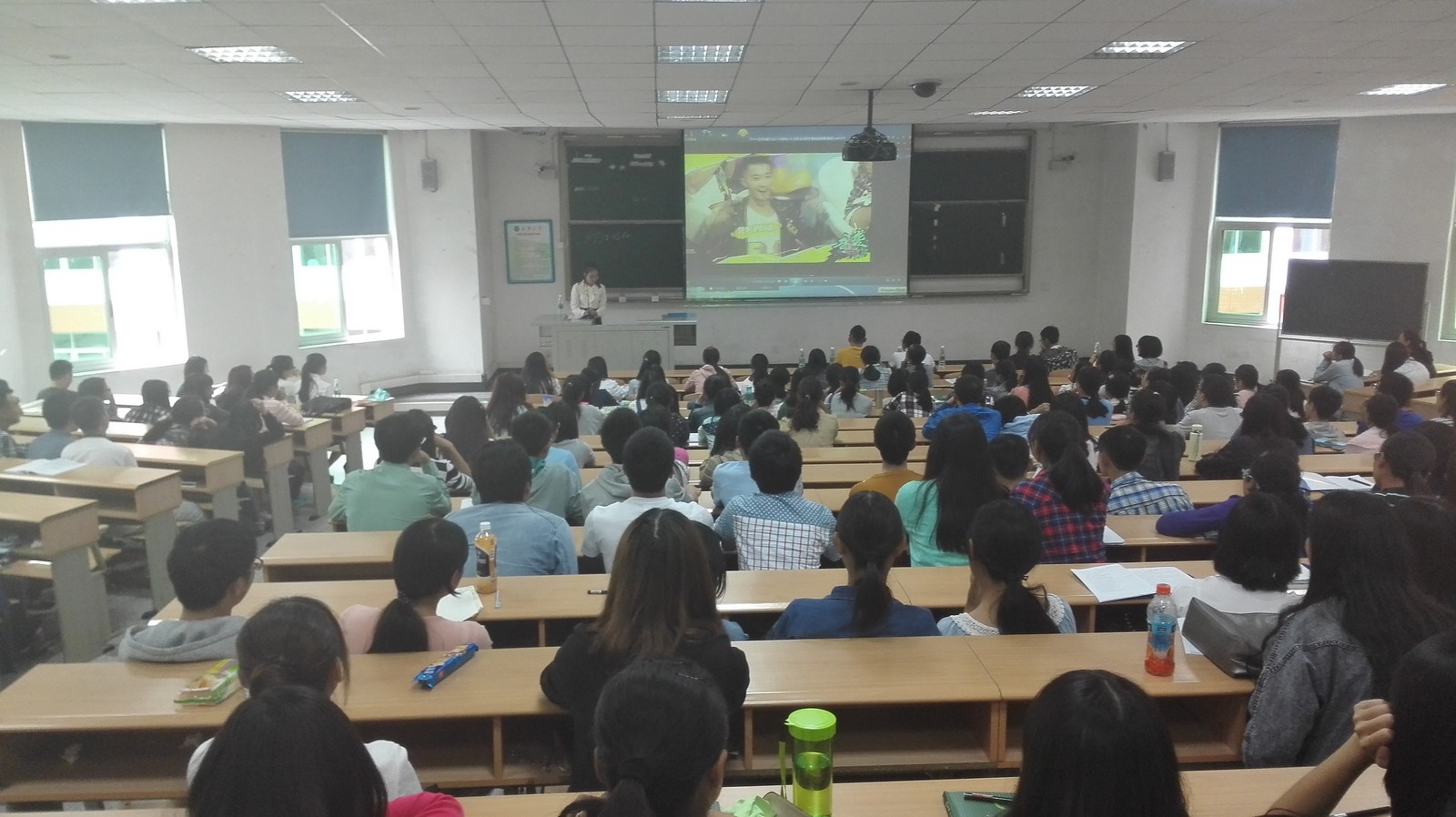 学习经验交流会上学长学姐讲授经验 (复制).jpg